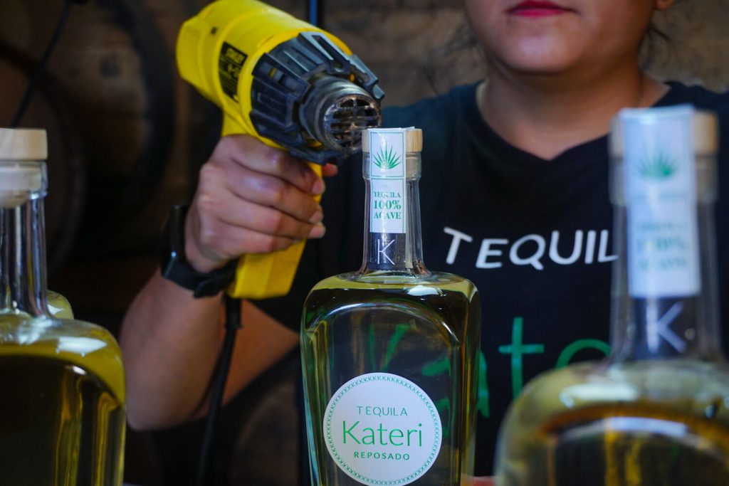 Tequila_Kateri-tequila-tequila_reposado-our_process-made_in_mexico 3
